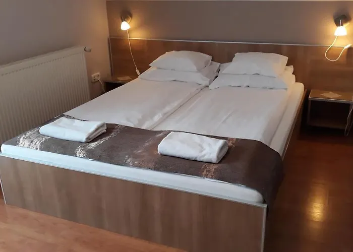 Csipkehaz 3* Cserkeszolo